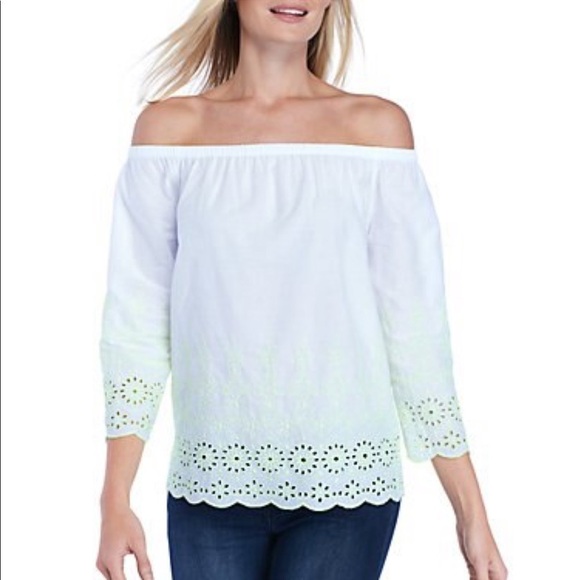 New Crown & Ivy White 3/4 Sleeve Woven Eyelet Top Bare Shoulders Size Medium - Picture 3 of 8